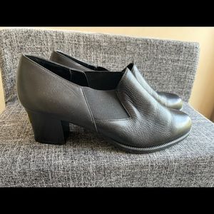 Black leather Aerosole booties size 8